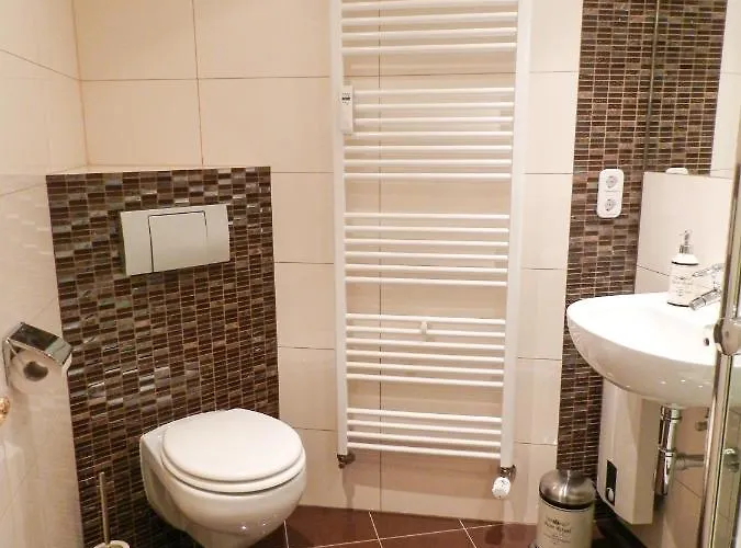 Mrs. Gold & Mr. 1 Brême