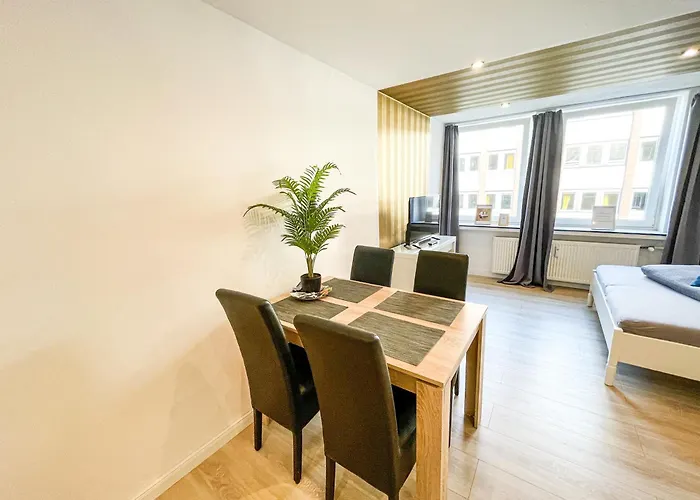 Mrs. Gold & Mr. 1 Brême