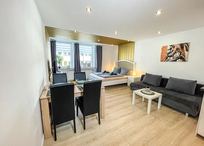 Mrs. Gold & Mr. 1 Brême